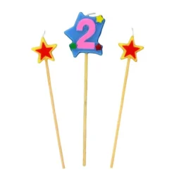 Bougies chiffre 2 et étoiles sur piques